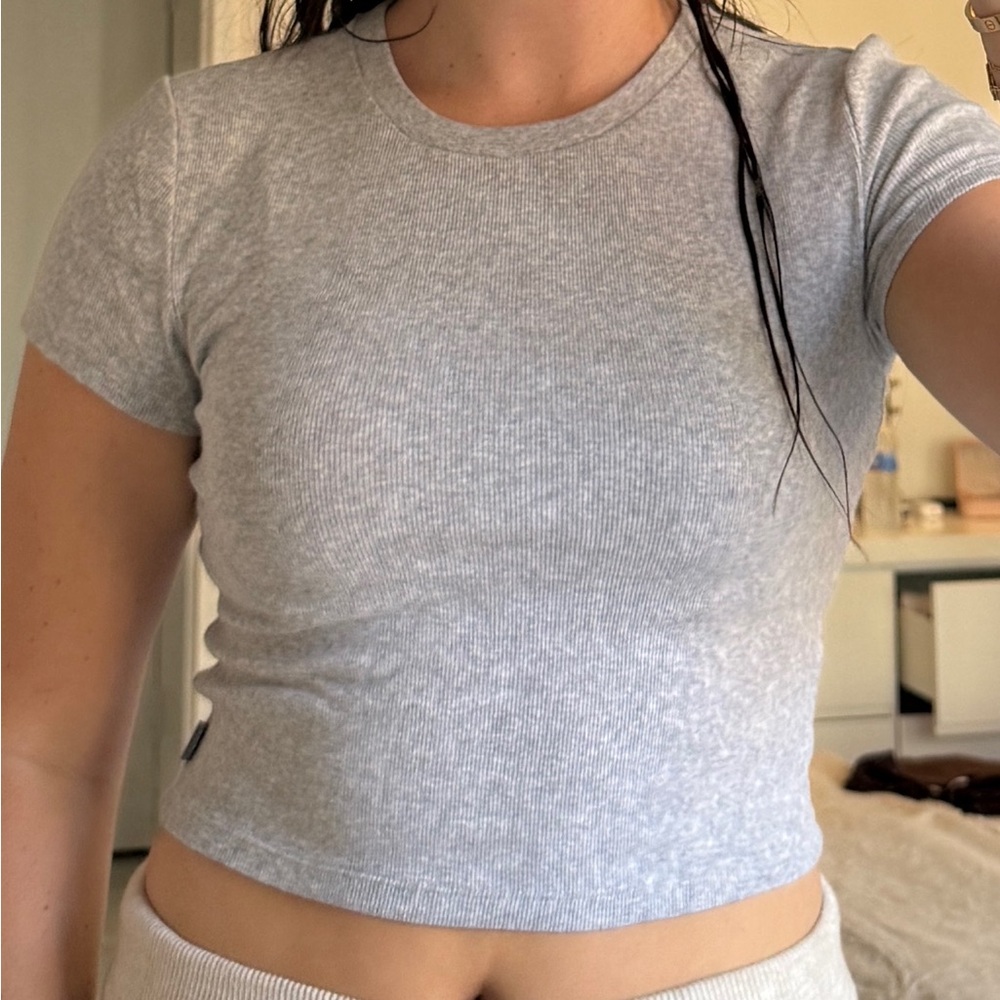 TNA Heather Gray Ribbed Tee - Picture 2 of 2